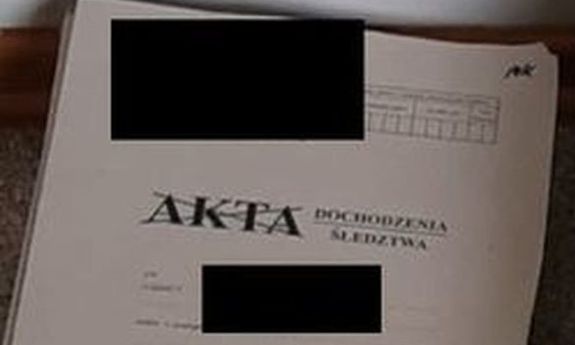 leżące na biurku akta