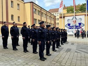 funkcjonariusze w trakcie uroczystości ślubowania