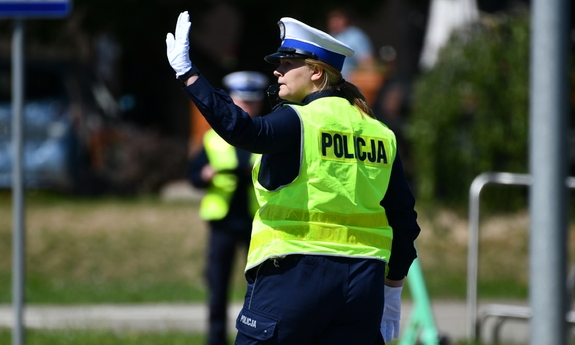 policjantka podczas jednej z konkurencji