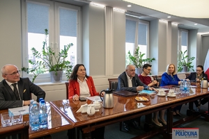 uczestnicy Forum Konsultacyjno-Doradczego w trakcie spotkania z szefem polskiej Policji w Komendzie Głównej Policji
