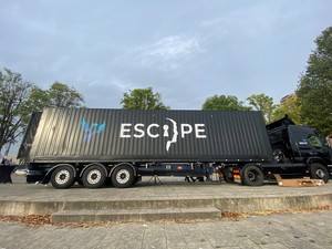 Escapetruck na parkingu przygotowywany użytku przez odwiedzających