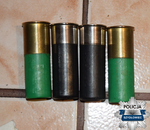 zabezpieczone przez policjantów cztery naboje