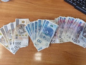 pieniądze na stole