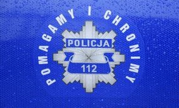na niebieskim tle policyjna gwiazda z numerem alarmowym 112  oraz napis pomagamy i chronimy