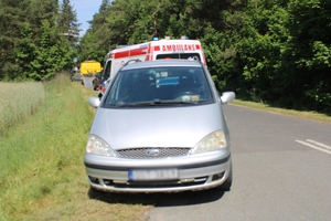Zdjęcie przedstawia pojazd w trakcie kontroli drogowej