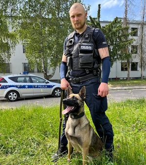 policjant z psem