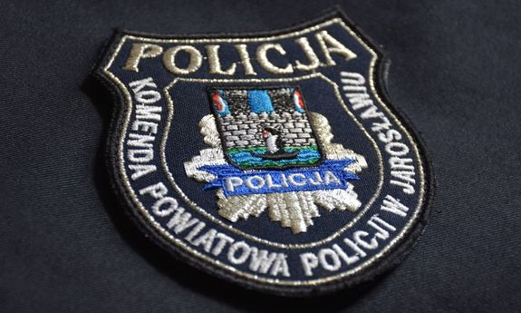 naszywka z napisem Komenda Powiatowa Policji w Jarosławiu