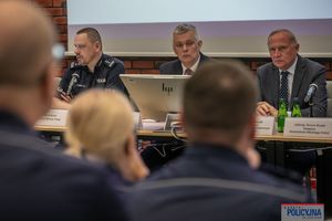 przybliżenie na twarze kierownictwa