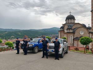 policjanci oddają hołd