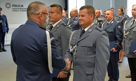 komendant pogratulował policjantom