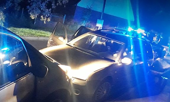 radiowóz i skradziony samochód