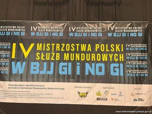 plakat z napisami co to za impreza