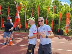 uczestnicy charytatywnego biegu w trakcie trwania imprezy