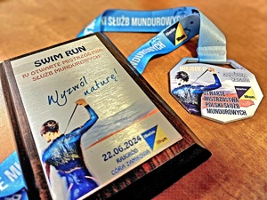 Tabliczka pamiątkowa i medal za zajęcie I miejsca