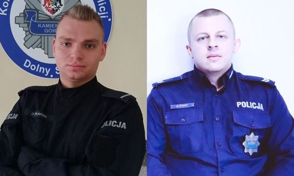 dwaj policjanci w mundurach