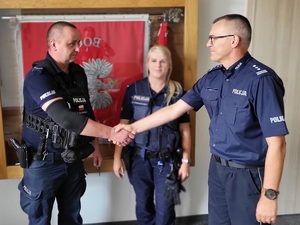 troje policjantów