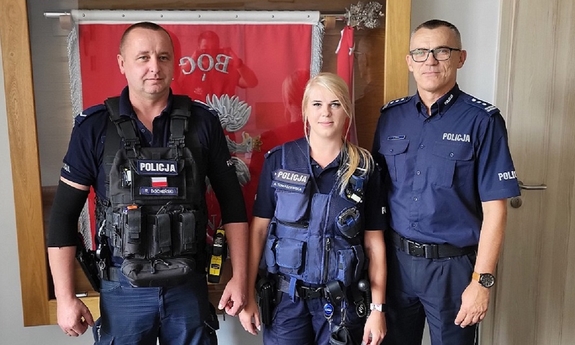troje policjantów