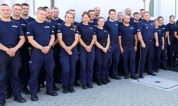 wspólne zdjęcie uczestników kursu i Komendant Wojewódzki Policji w Lublinie mł. insp. Tomasz Gil