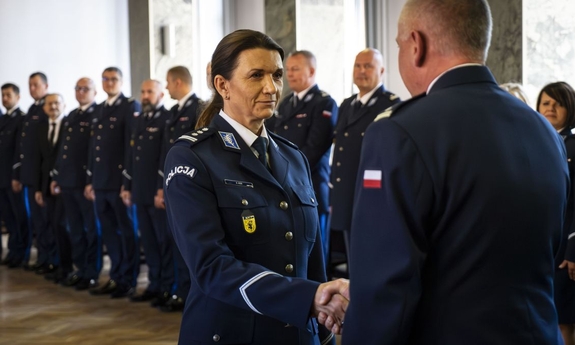 Grupa policjantów podczas uroczystości