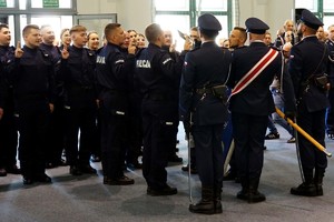 uczestnicy uroczystego ślubowania