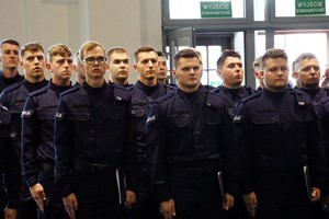 uczestnicy uroczystego ślubowania