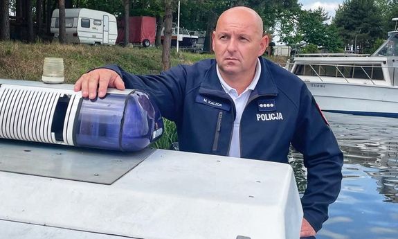 policjant na łódce