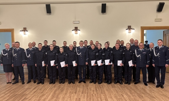 zdjęcie grupowe policjantów, uczestników uroczystości ślubowania