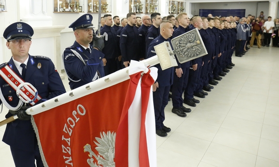 policjanci podczas uroczystości