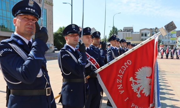 poczet sztandarowy podczas uroczystości