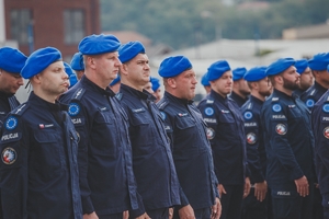 funkcjonariusze JSPP stoją w szeregu podczas uroczystości