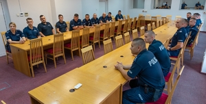 grupa policjantów w trakcie szkolenia w Centrum Szkolenia Policji w Legionowie