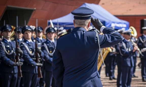 policjanci w trakcie uroczystości