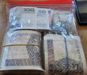 na zdjęciu zabezpieczona gotówka w polskiej walucie