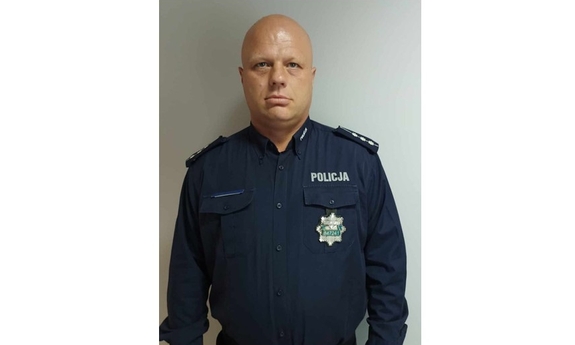 dzielnicowy z Posterunku Policji w Brudzeniu Dużym st. asp. Marcin Korytkowski