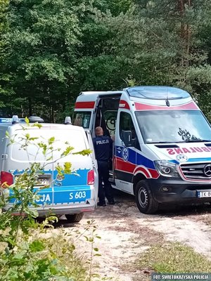 radiowóz policyjny i karetka