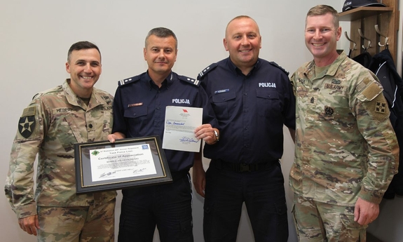 żołnierze z I Batalionu 68 Pułku pancernego USA i policjanci z KMP w Tarnobrzegu