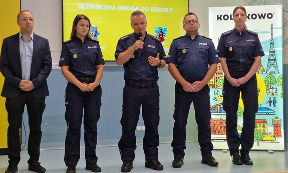 policjanci i prezes Kolejkowa