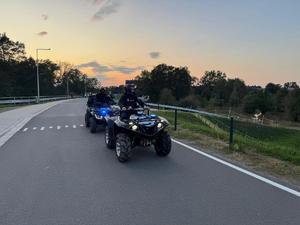 radiowóz na drodze