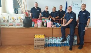 Bialscy policjanci włączyli się w zbiórkę dla powodzian