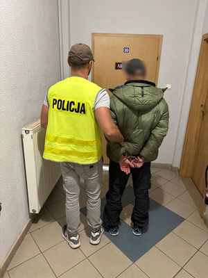 zatrzymany szabrownik z policjantem