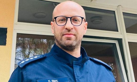 Zdjęcie twarzy policjanta, który na urlopie ujął dwie kobiety podejrzane o kradzieże.