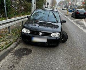 uszkodzony samochód.