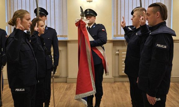 policjanci ślubują.