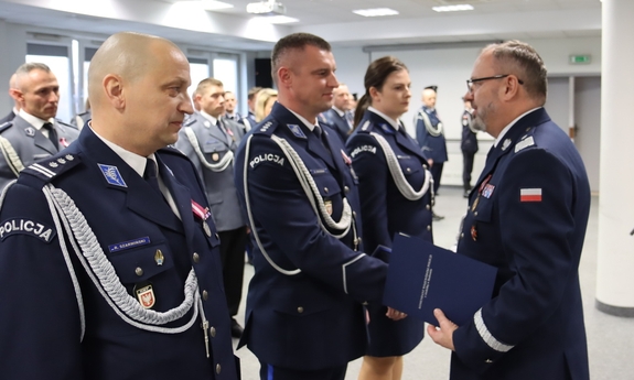 Policjanci podczas uroczystości.