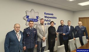 Uczestnicy podpisania umowy na budowę nowej siedziby CBZC.