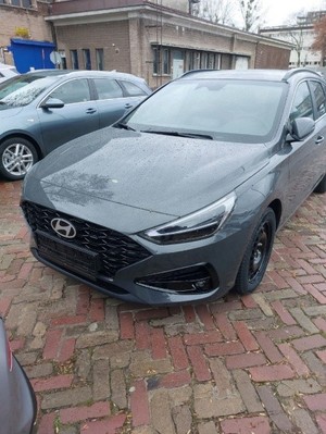 Zdjęcie przedstawia samochód Hyundai i30