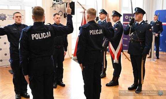 Policjanci podczas ślubowania.