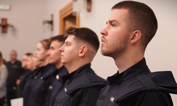 ślubowani policjanci.