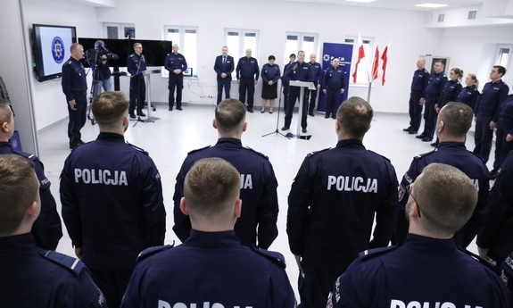 Policjanci w trakcie uroczystości.