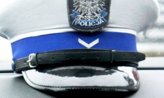 Czapka policjanta ruchu drogowego.